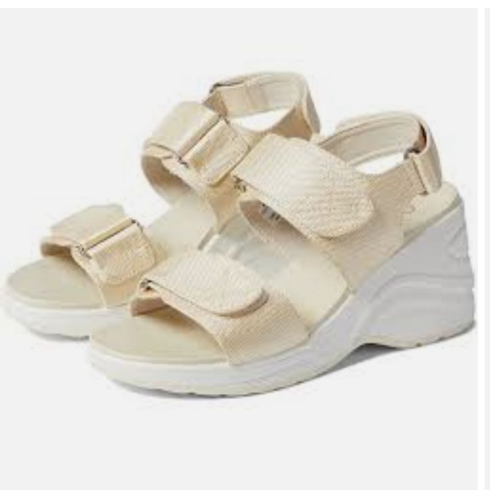 New Blondo Martha Waterproof 7.5 Chucky some tan beige sandal thick strap